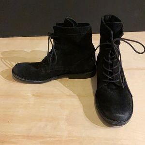 Suede Lace up short boots